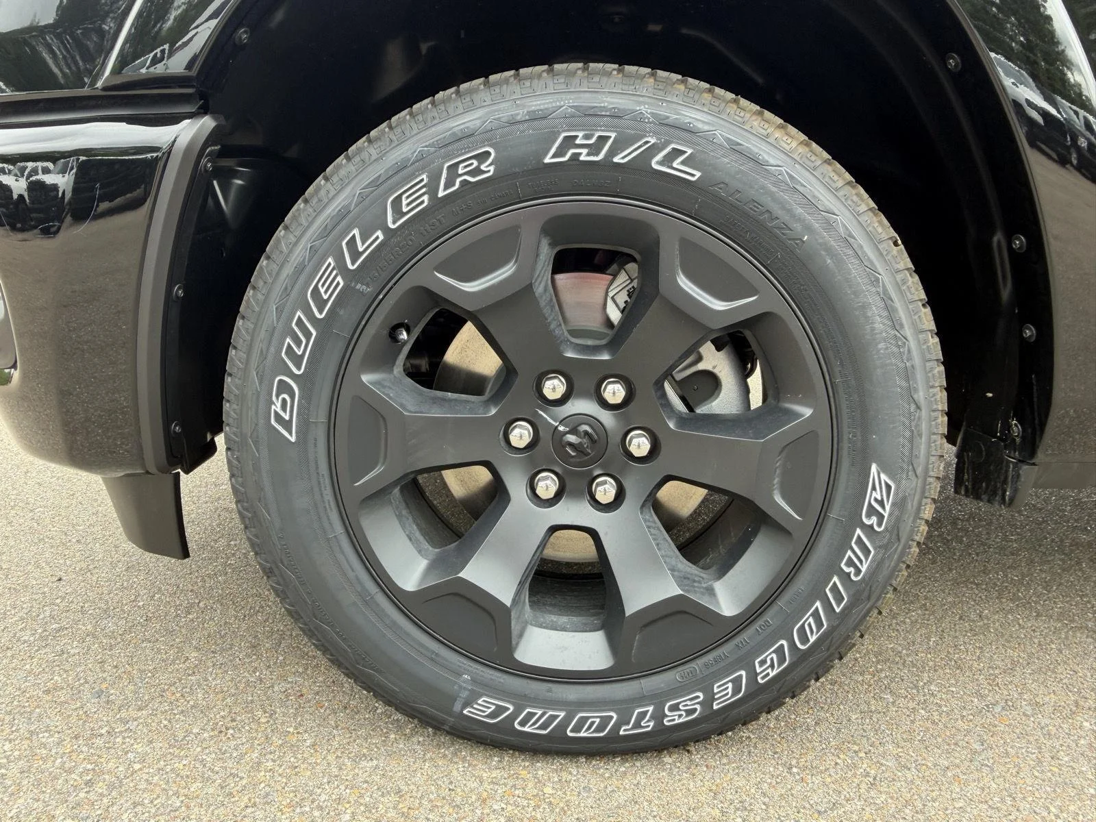 New 2026 Diamond Black Crystal Pearl-Coat Exterior Paint RAM Big Horn image 25