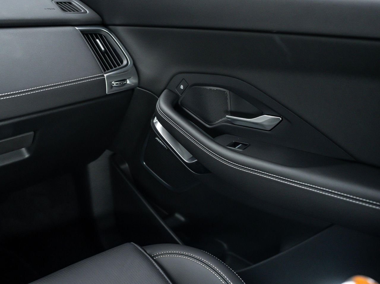 2024 Jaguar E-Pace R-DYNAMIC SE - Photo 30
