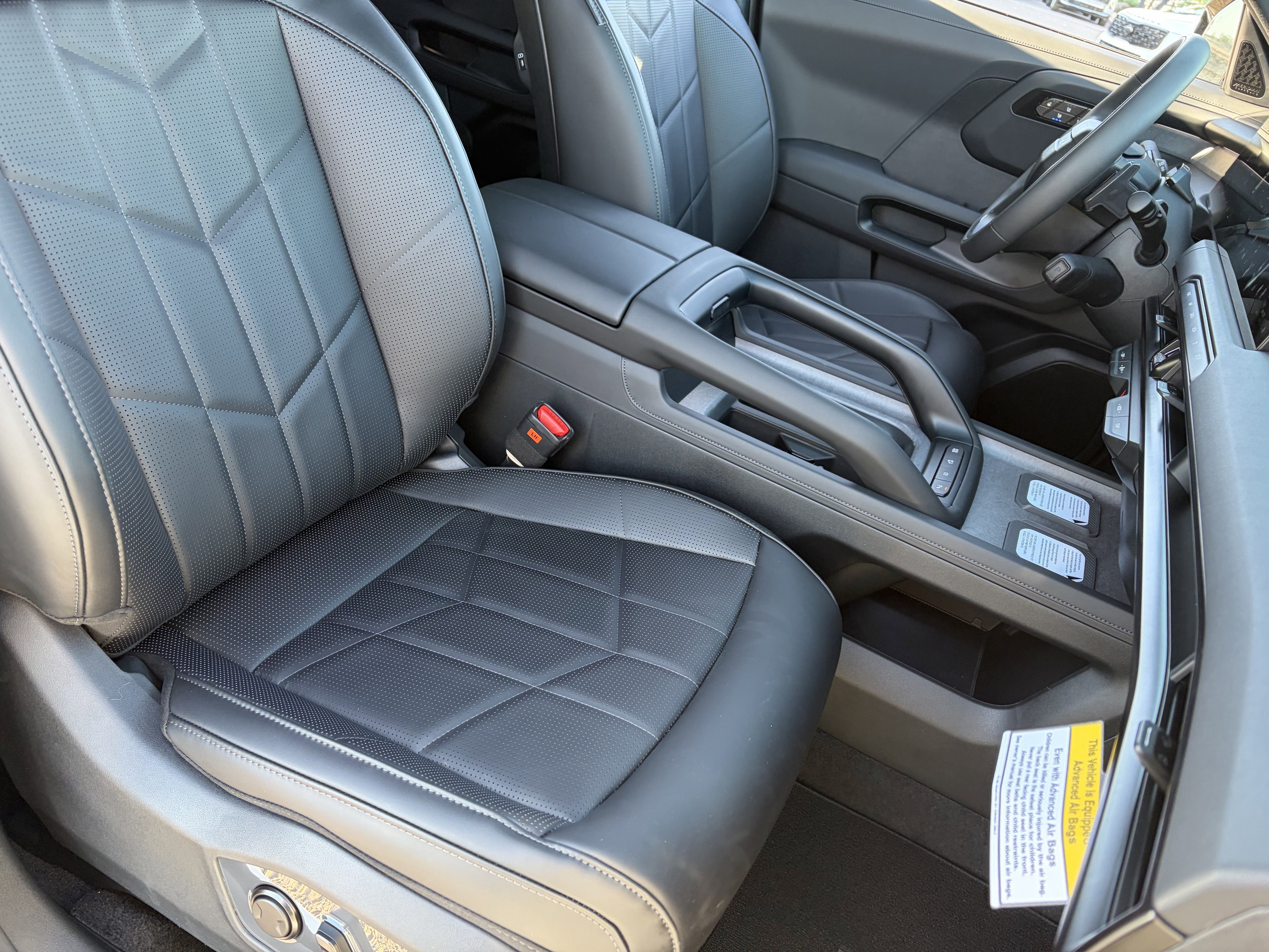 New 2027 Glacial White Pearl Kia X-PRO SX image 8