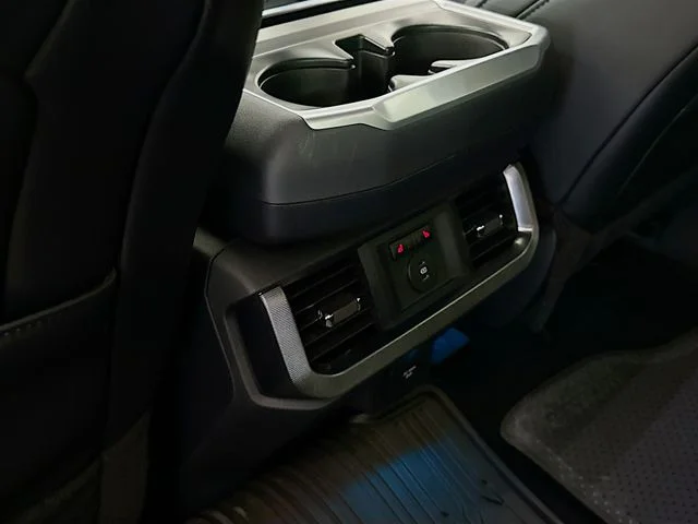 Used 2025 White Metallic Ford Platinum image 27