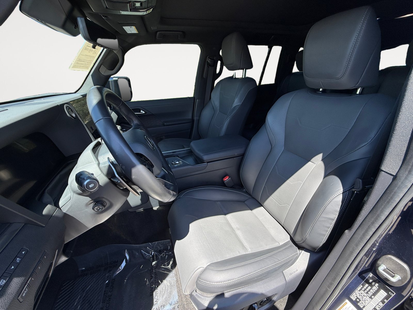 Used 2024 Mica Lexus 550 Luxury+ image 10
