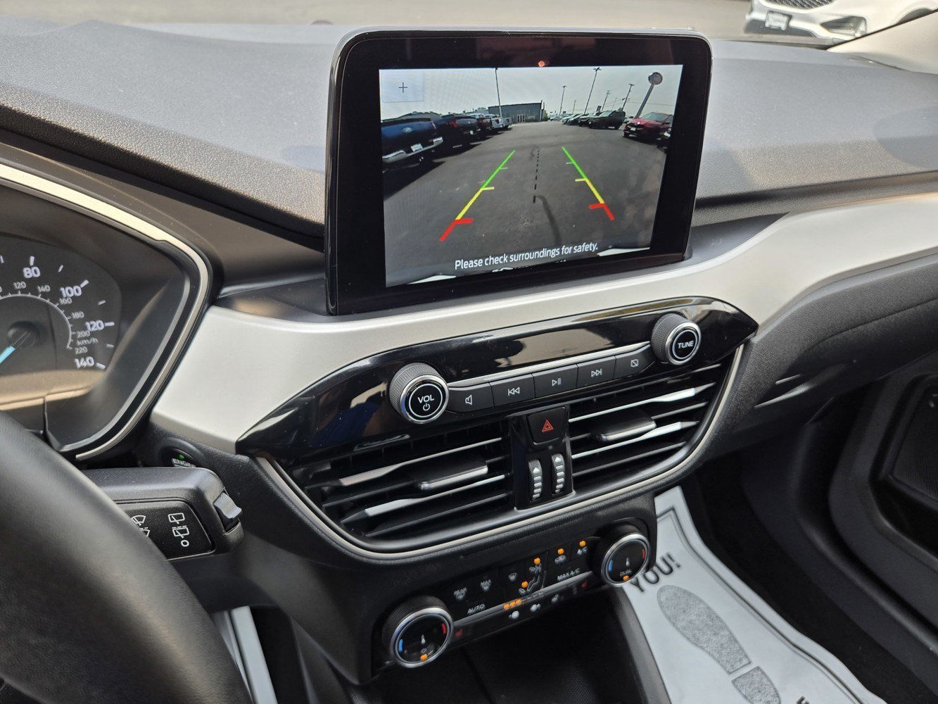 Used 2022  Ford SE image 9