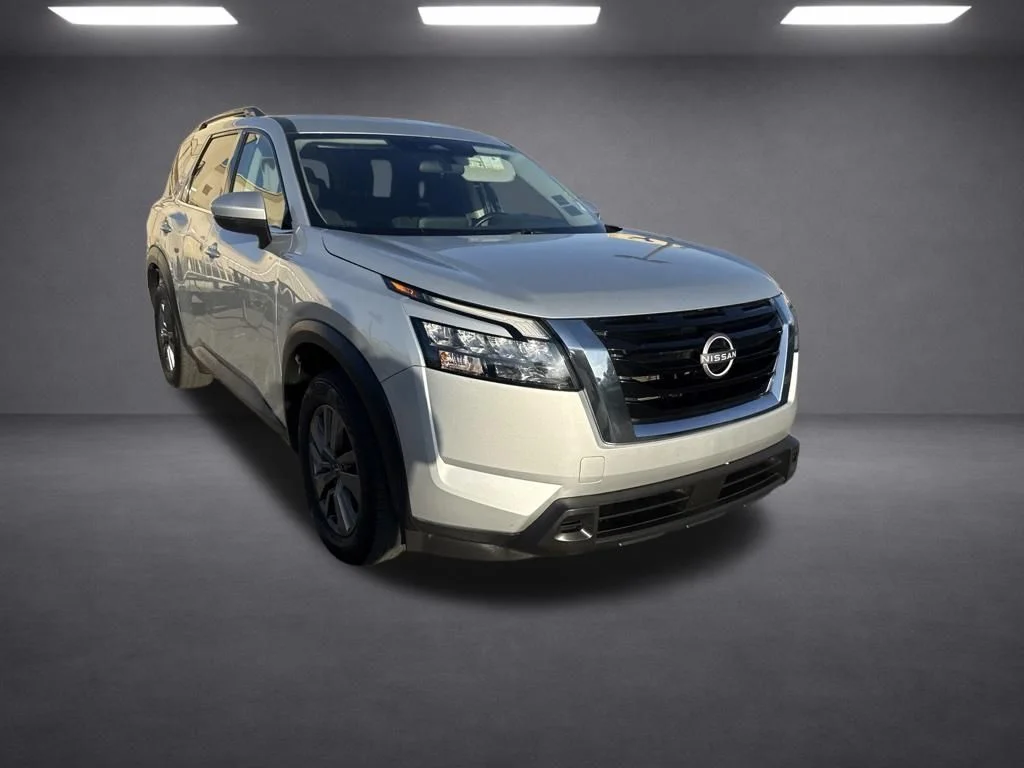 Used 2025 Silver Nissan SV image 10