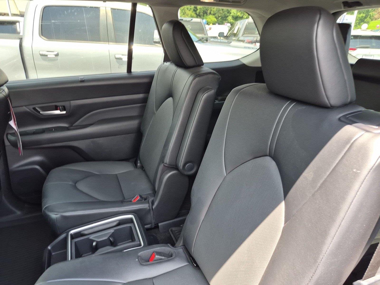 Used 2026 Storm Cloud Toyota Hybrid XLE image 32