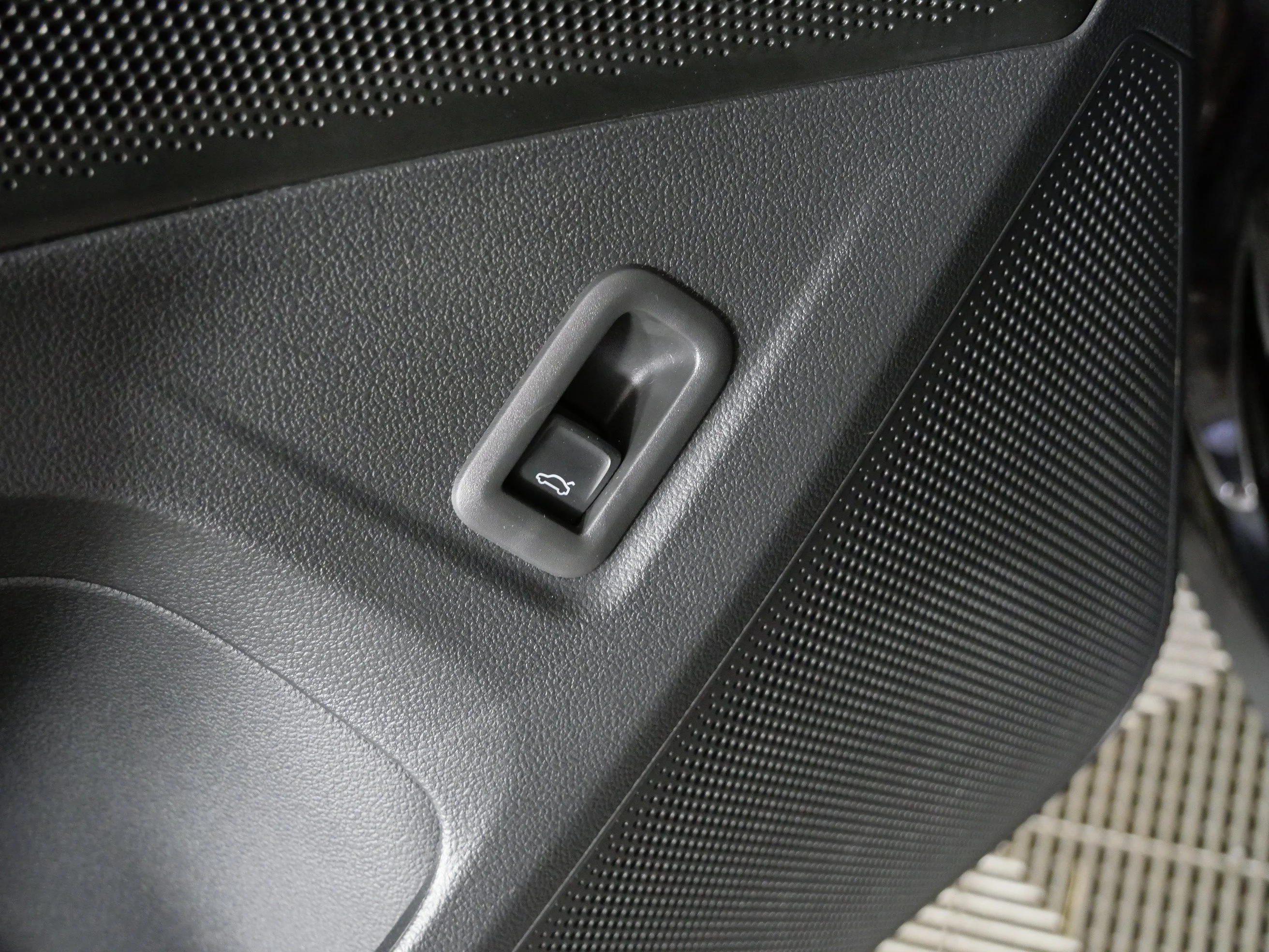 Certified Used 2026  Volkswagen SE image 25