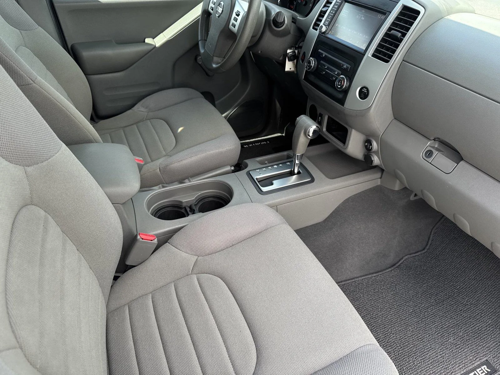 Used 2019 Glacier White Nissan S image 29