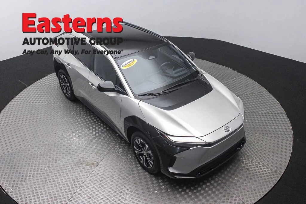 Used 2024 Silver Toyota XLE image 3