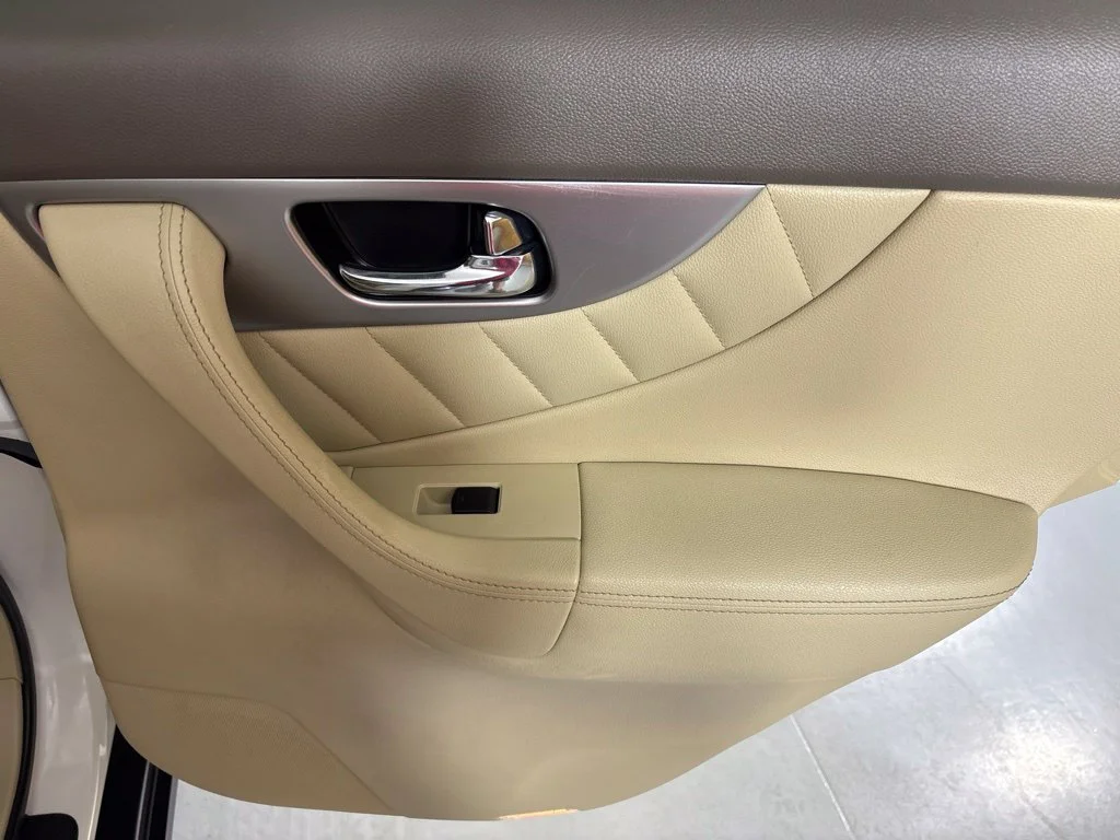 Certified Used 2014 White INFINITI Base image 18