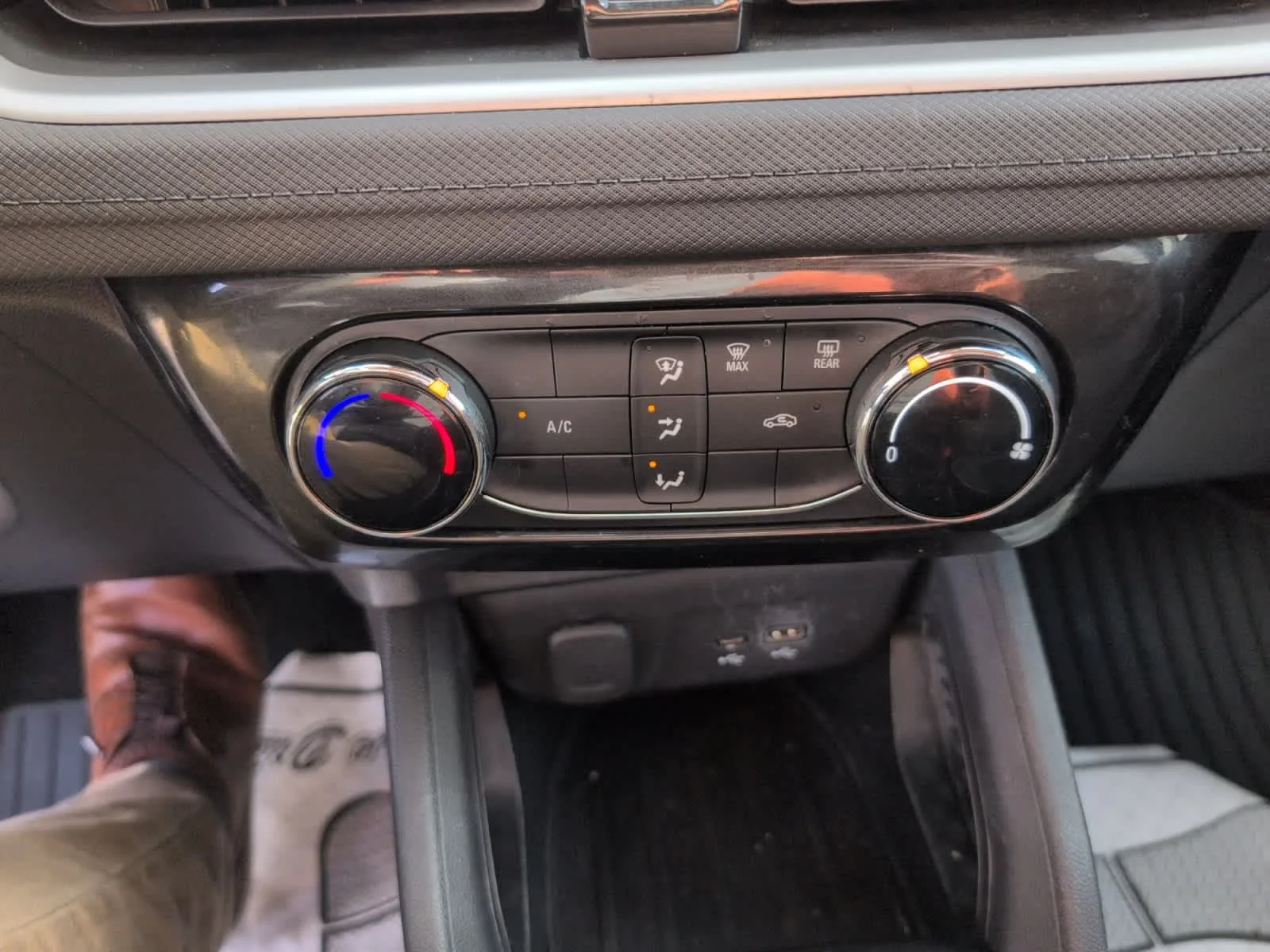 Used 2025 Sterling Gray Metallic Chevrolet LT image 17