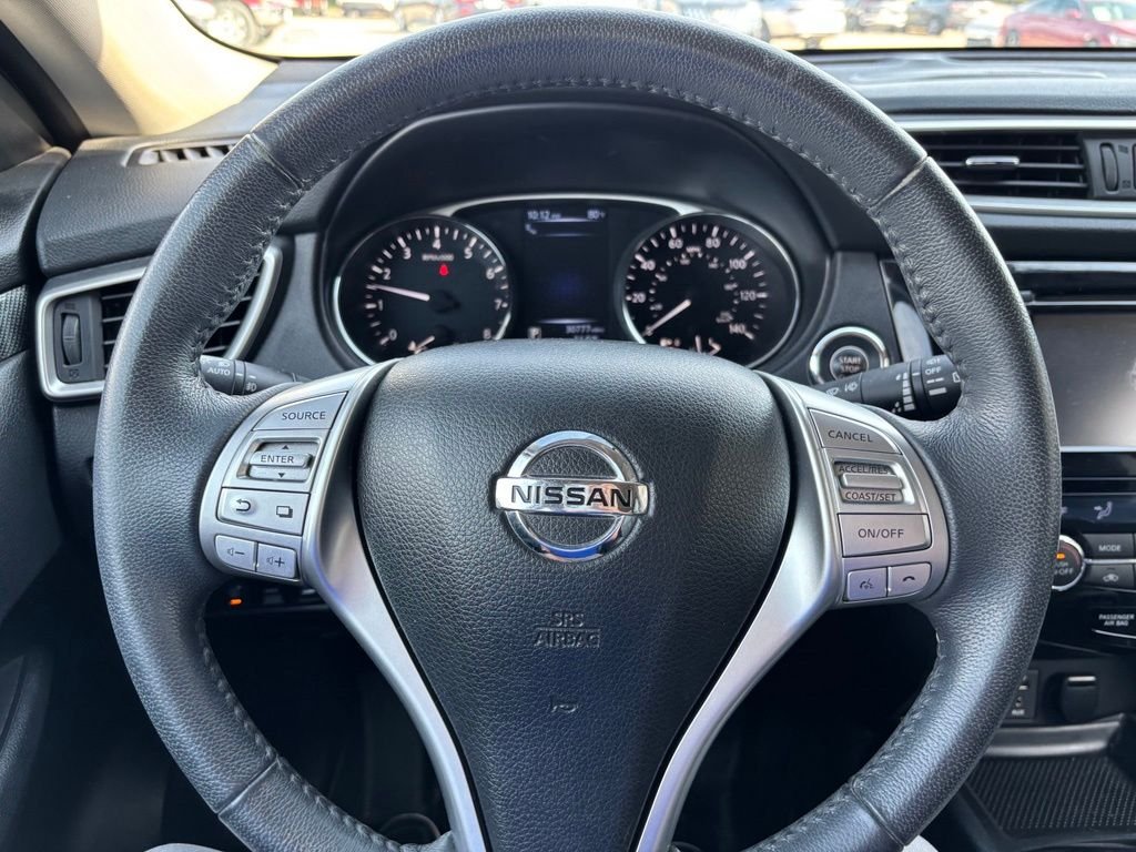 Used 2015 Brilliant Silver Nissan SL image 11