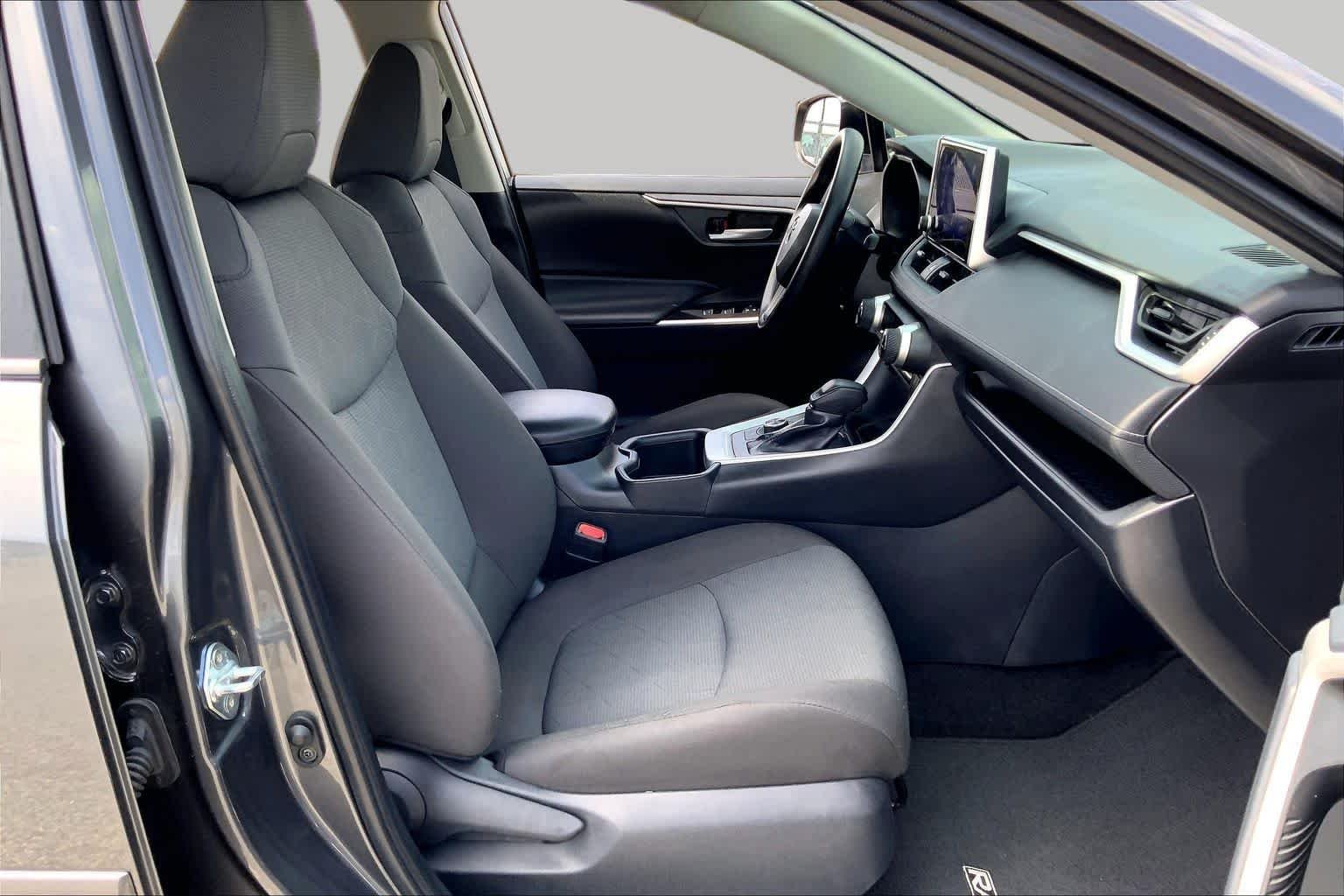 Used 2025 Magnetic Gray Metallic Toyota Hybrid XLE image 9