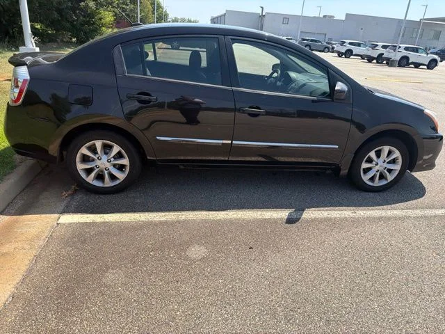 Used 2011 Black Nissan 2.0 SL image 6