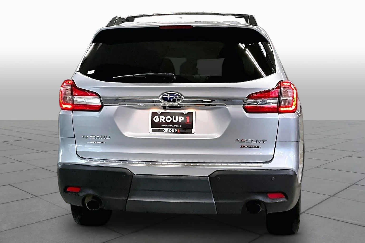 Used 2019 Ice Silver Metallic Subaru Limited image 4