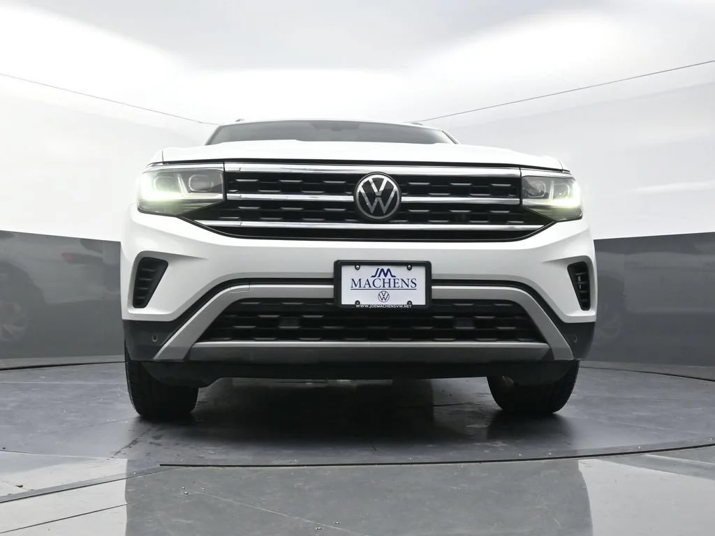 Used 2021 White Volkswagen 3.6L V6 SE w/Technology image 24
