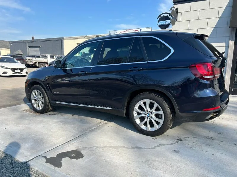 Used 2018 Blue BMW xDrive35i Sport Utility 4D image 5