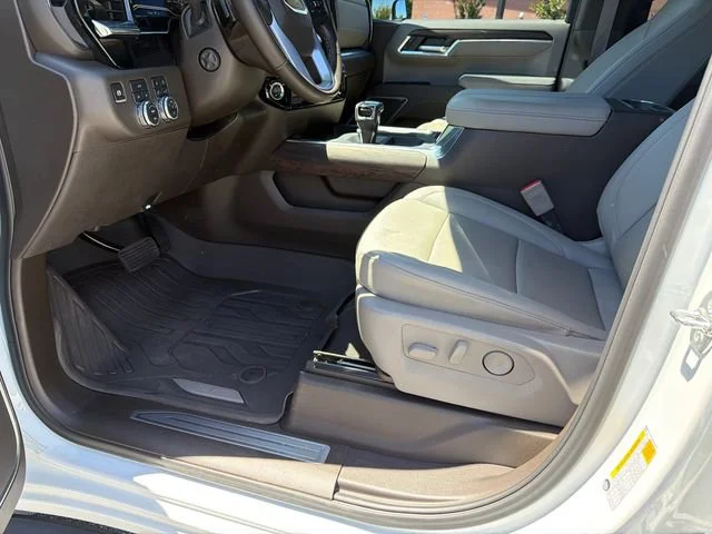 Used 2025 Summit White GMC SLT image 9
