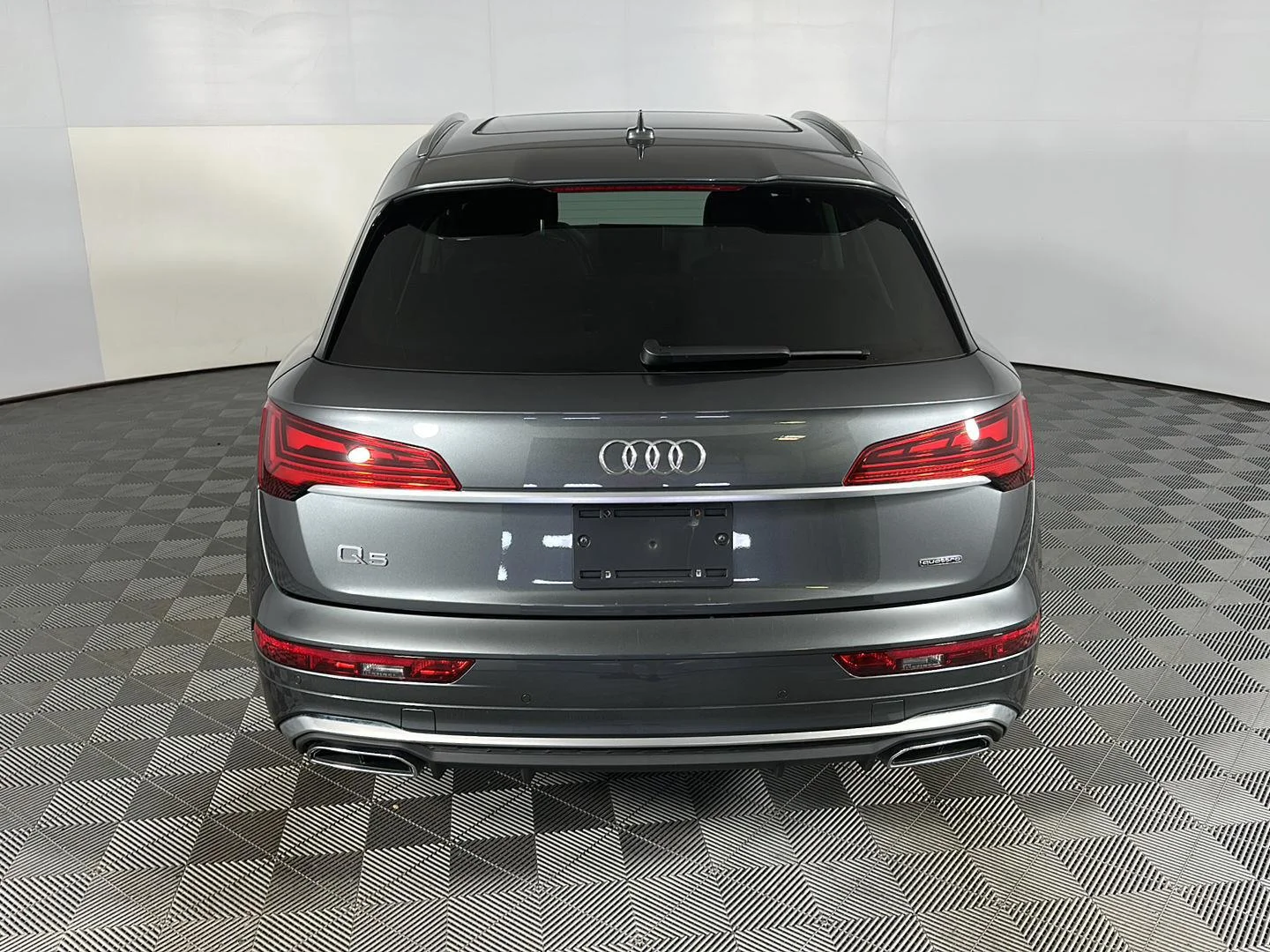 Used 2023 Daytona Gray Pearl Effect Audi S line Premium image 9