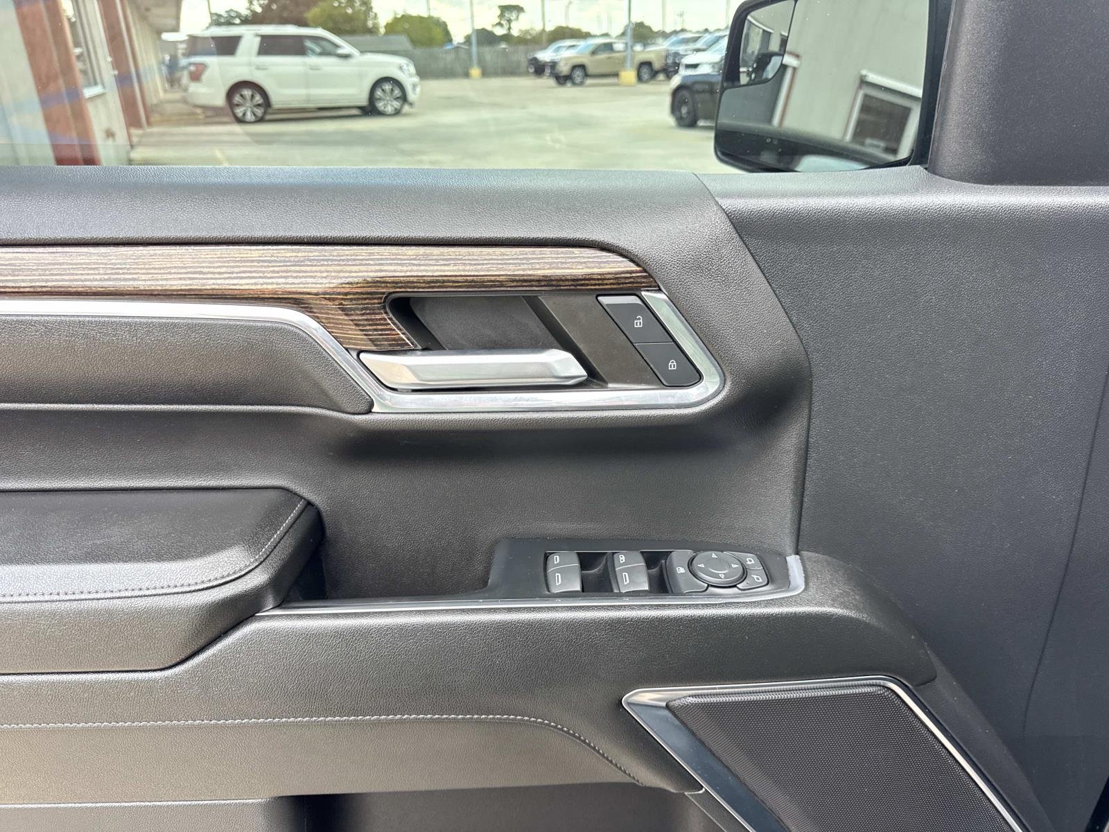 Used 2024 Onyx Black GMC Elevation image 19