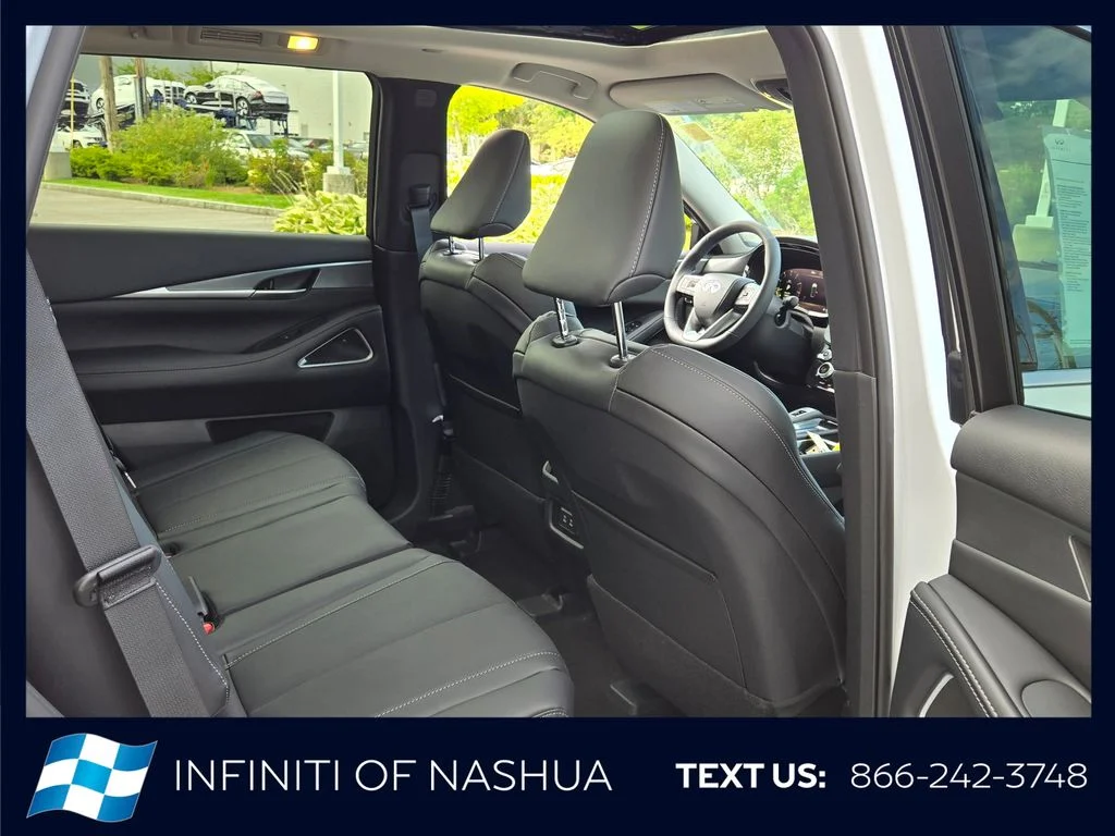 New 2027 RADIANT WHITE INFINITI Luxe AWD image 17