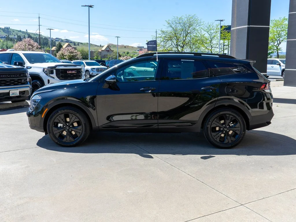 Used 2025 Black Kia X-Line Prestige image 4