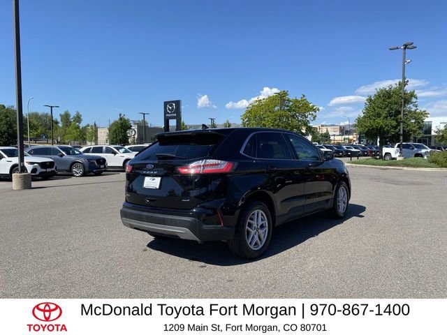 Used 2022 Black Ford SEL image 5