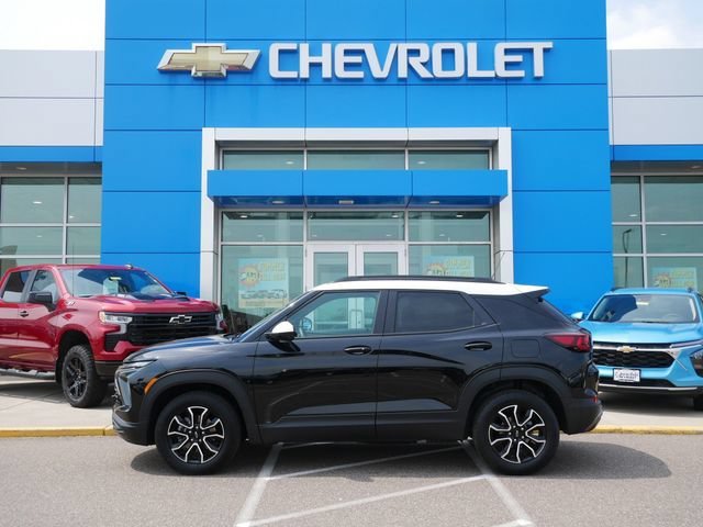 New 2026 Mosaic Black Metallic Chevrolet ACTIV image 3