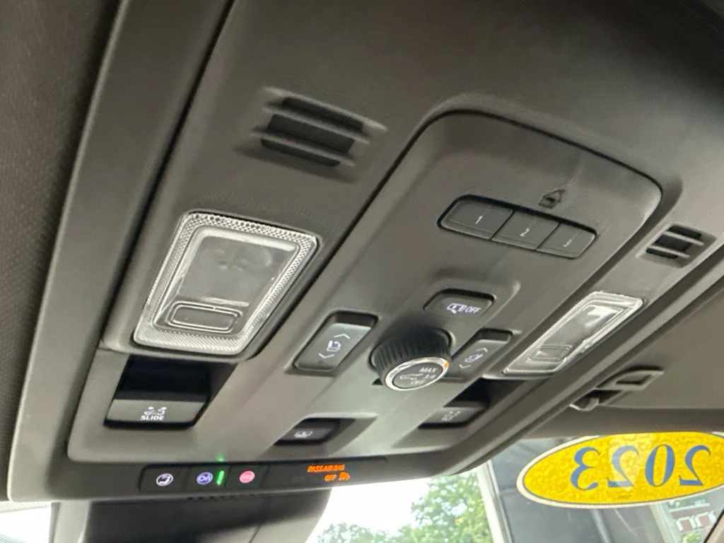Used 2023 White Chevrolet Z71 image 32