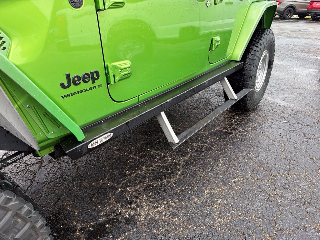 Used 2025 Green Jeep Sport S image 15