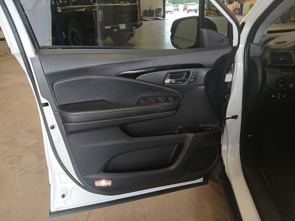 Used 2020 White Honda Touring image 29
