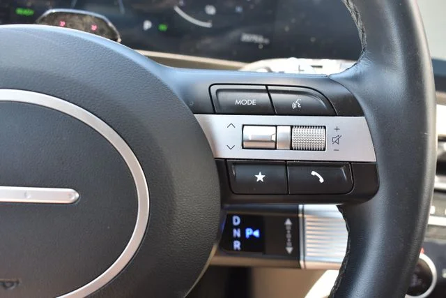 Used 2025 Gray Hyundai SEL Convenience image 22