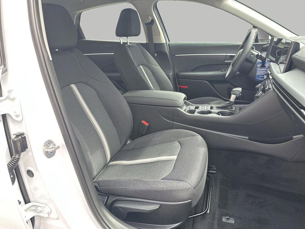 New 2026 Serenity White Hyundai SE image 24