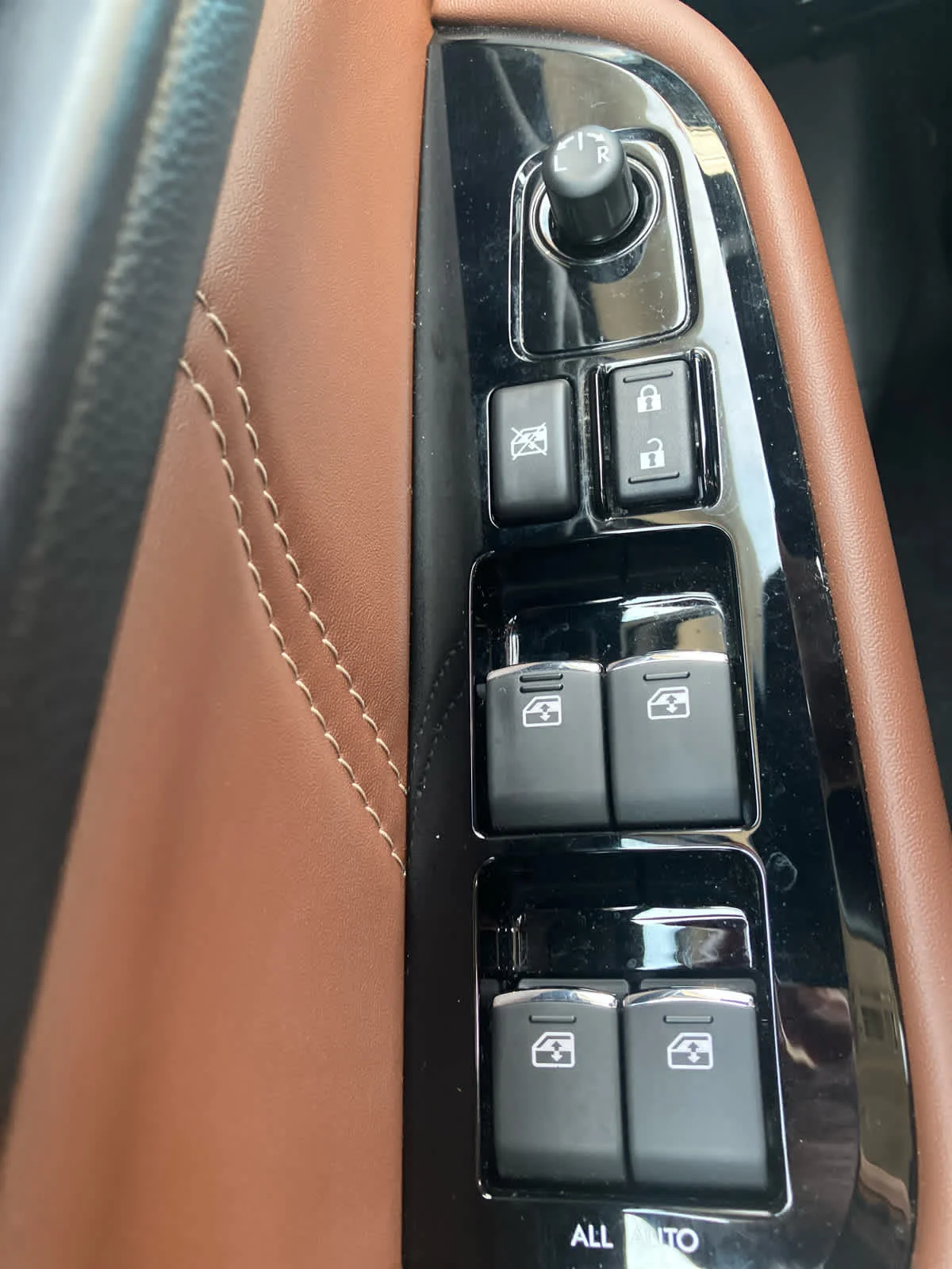Used 2019 Crystal Black Silica Subaru Touring image 13