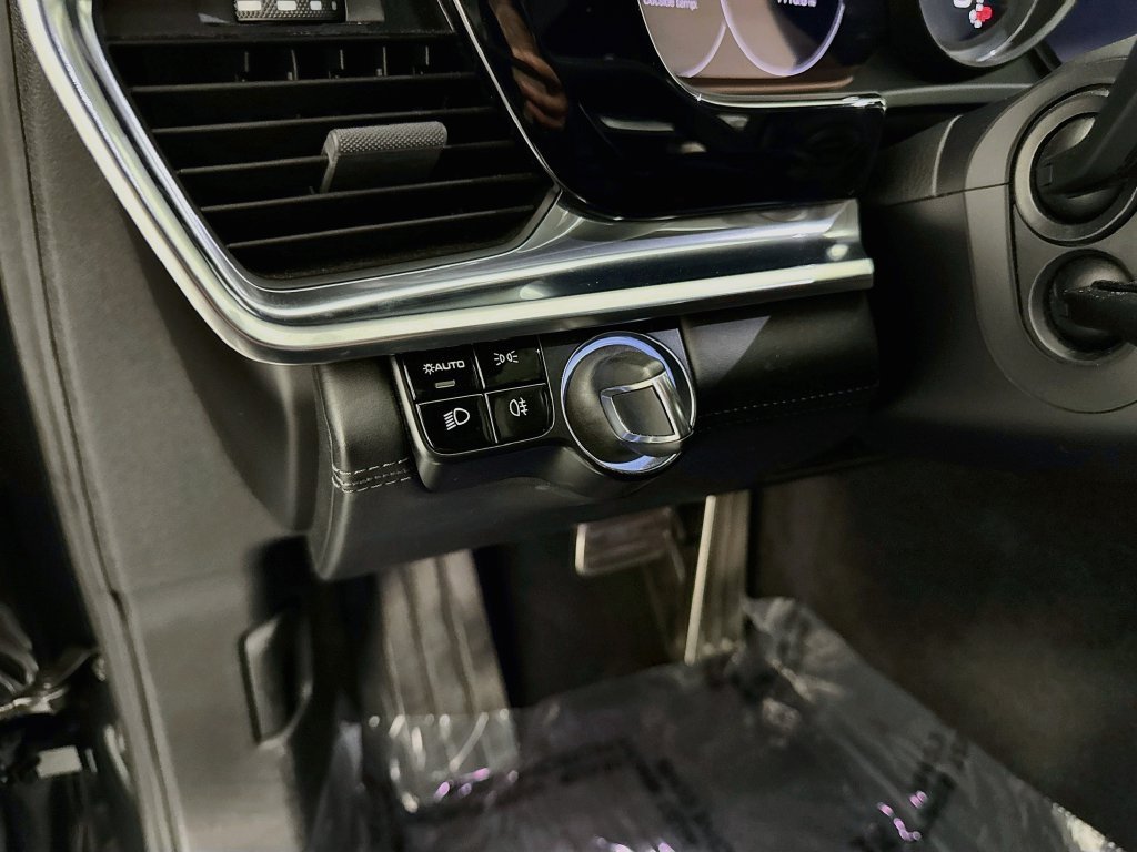 Used 2018 Gray Porsche Turbo image 10
