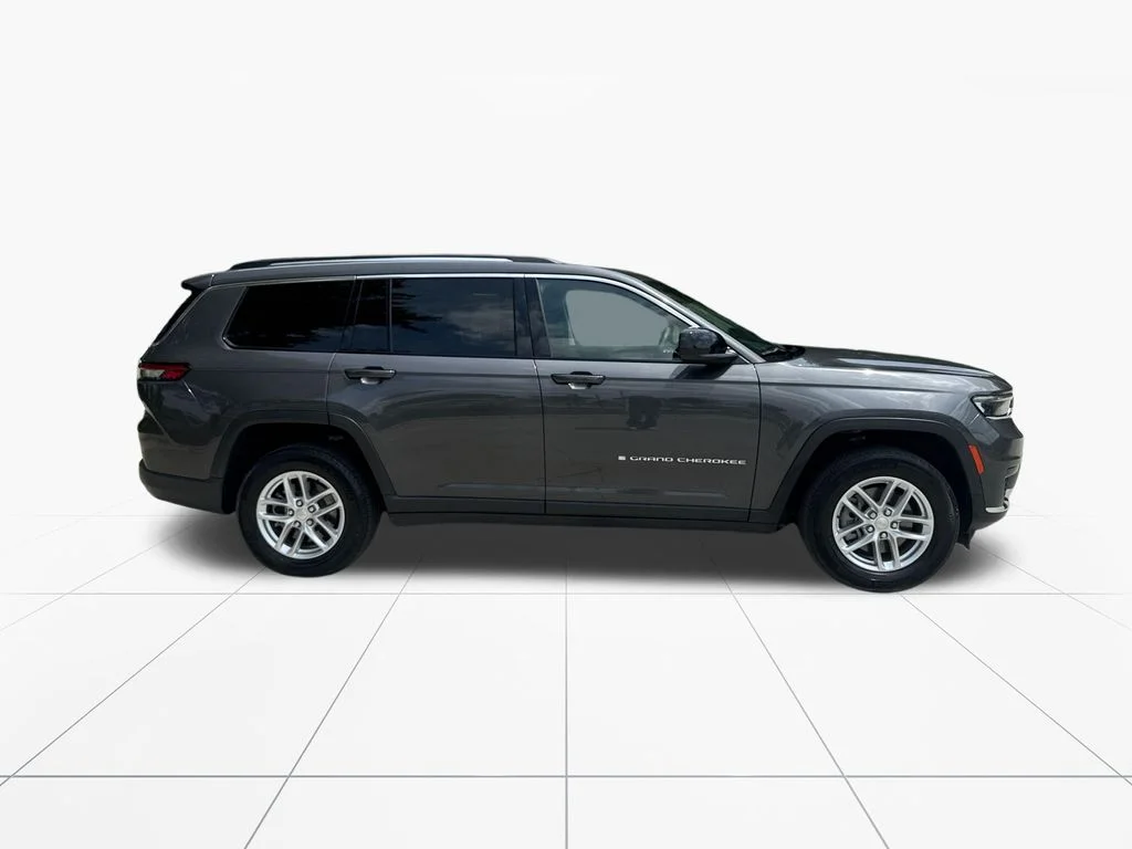 Used 2023 Gray Metallic Jeep Laredo image 9