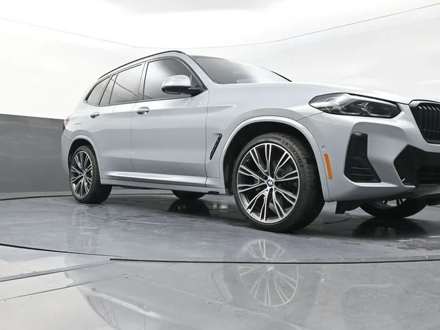 Used 2024 Gray BMW xDrive30i image 31