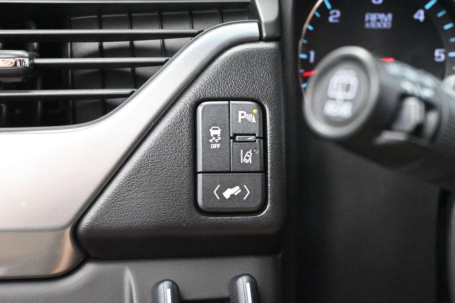 Used 2015 SUMMIT WHITE Chevrolet LTZ image 27