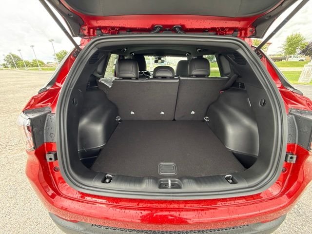 New 2026 Red Hot Pearlcoat Jeep Latitude image 28