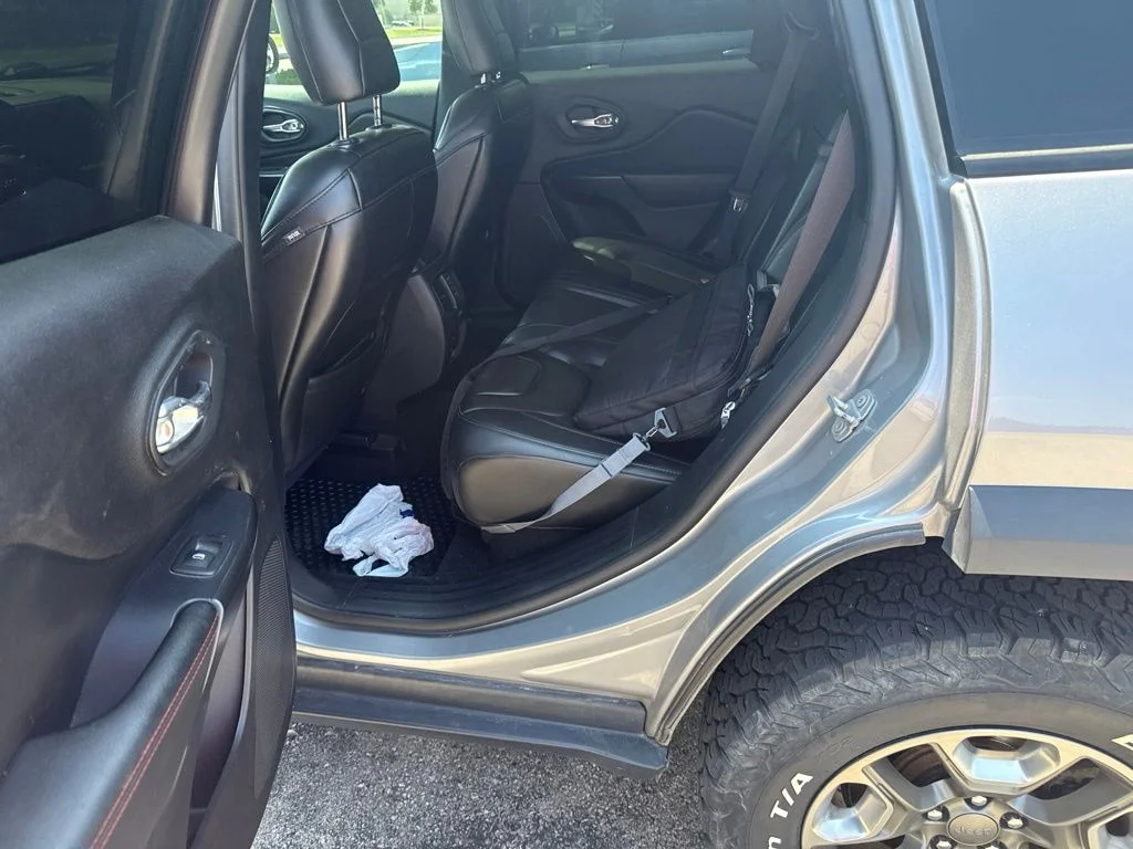 Used 2019 Silver Jeep Trailhawk image 3