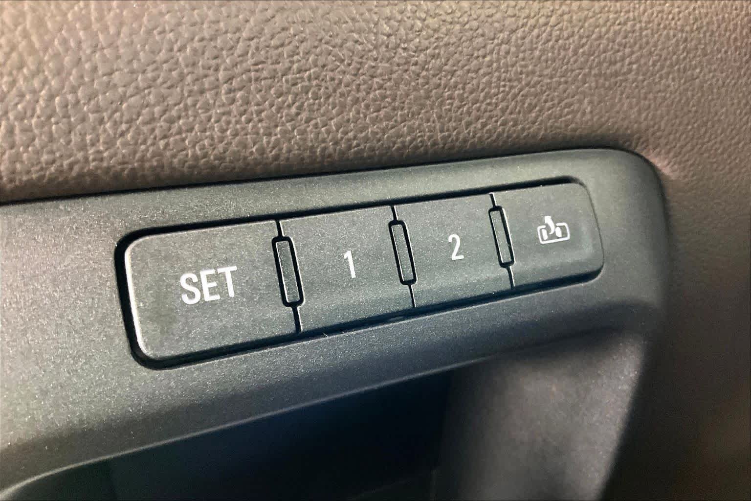 Used 2017 Onyx Black GMC Denali image 34