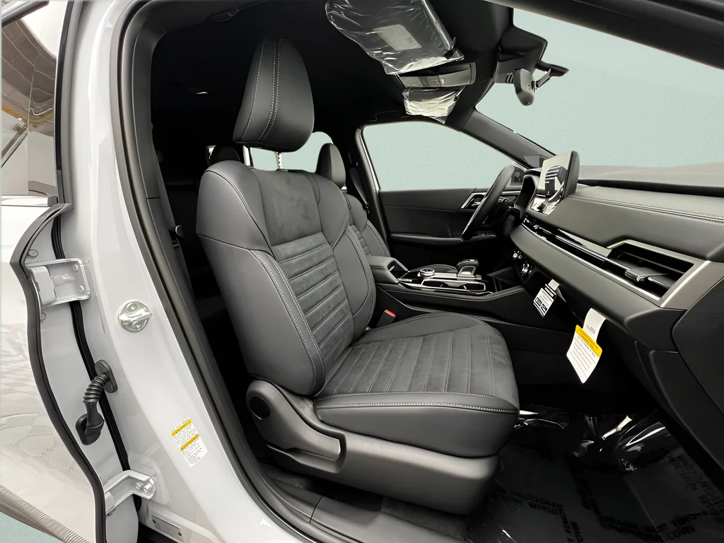 New 2026 White Diamond Mitsubishi LE image 7
