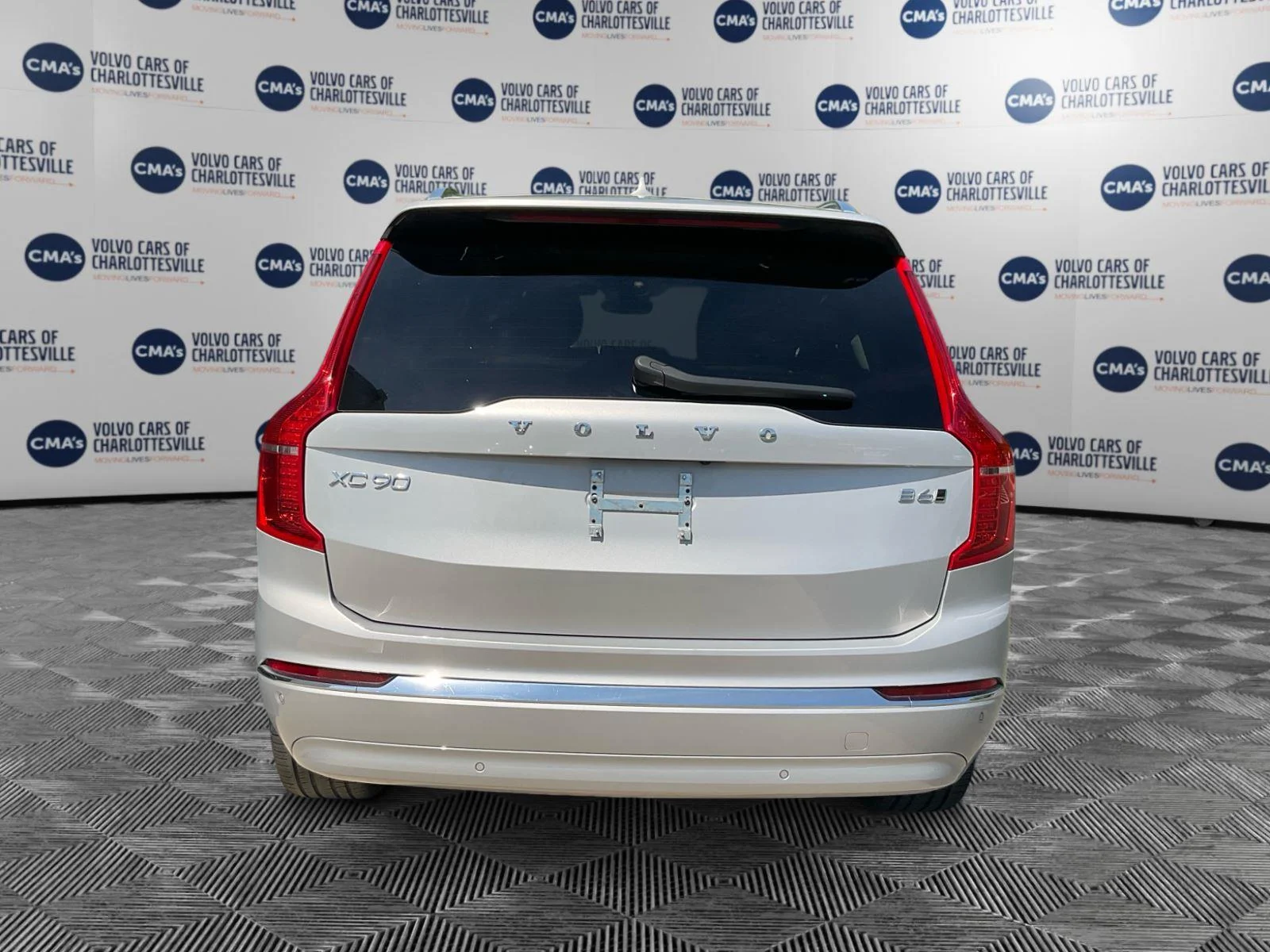 Used 2023 Silver Dawn Metallic Volvo Plus image 4