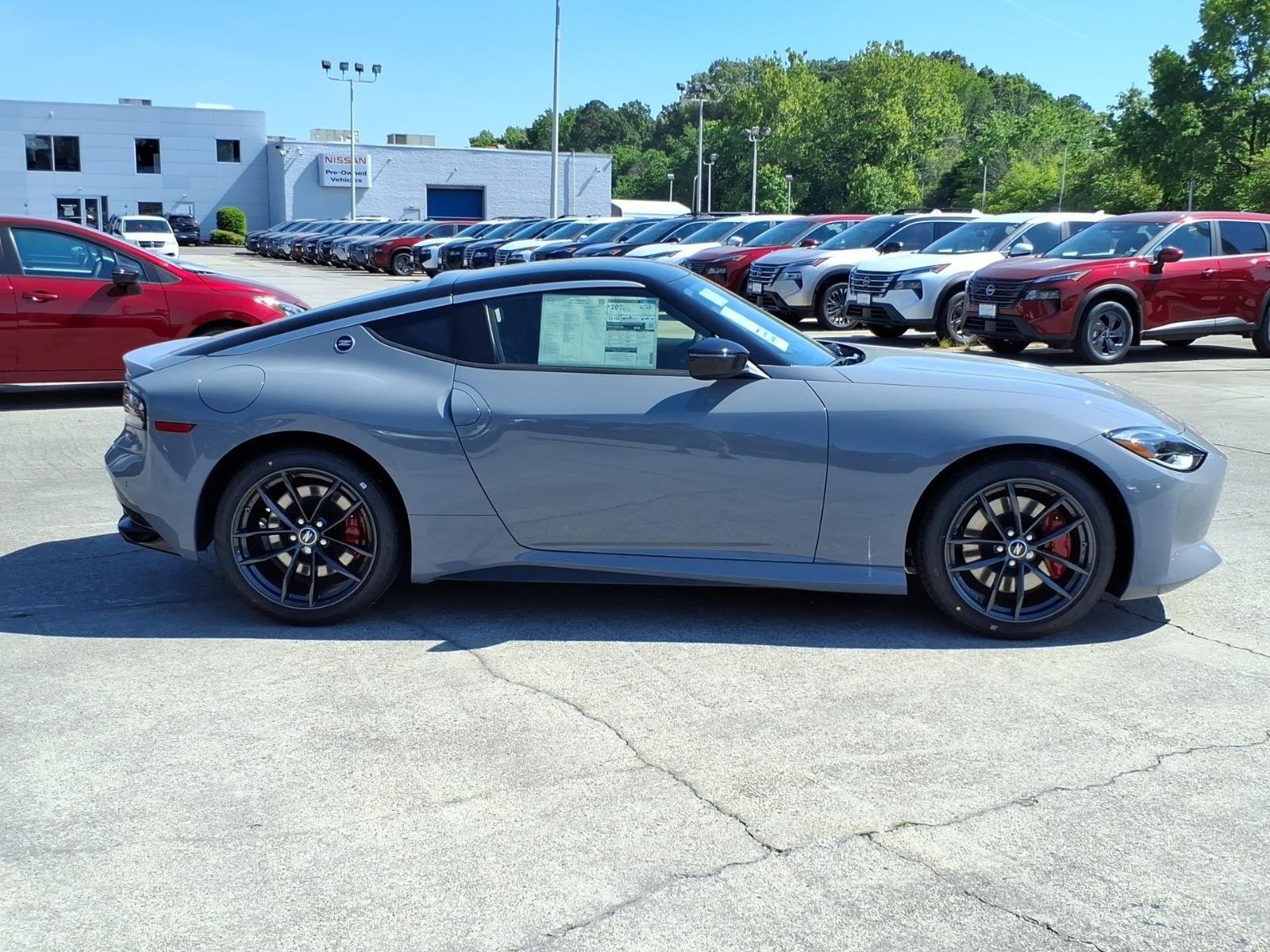 New 2026 Boulder Gray Pearl / Super Black Two-tone Nissan Performance image 7