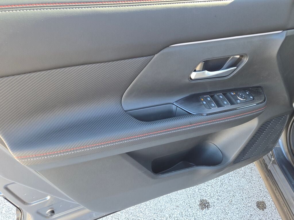 New 2026 Gun Metallic / Scarlet Ember Tintcoat Two-tone Nissan SR image 18