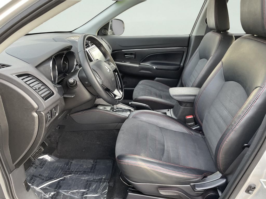 Used 2024  Mitsubishi 2.0 ES image 10