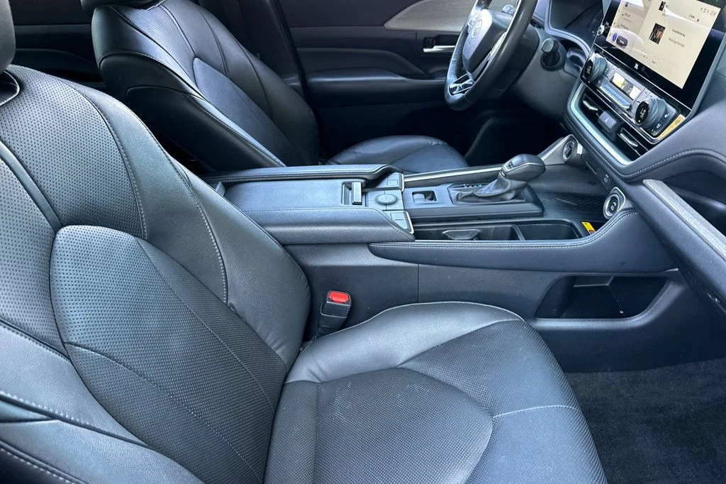 2024 Toyota Grand Highlander Limited - Photo 17