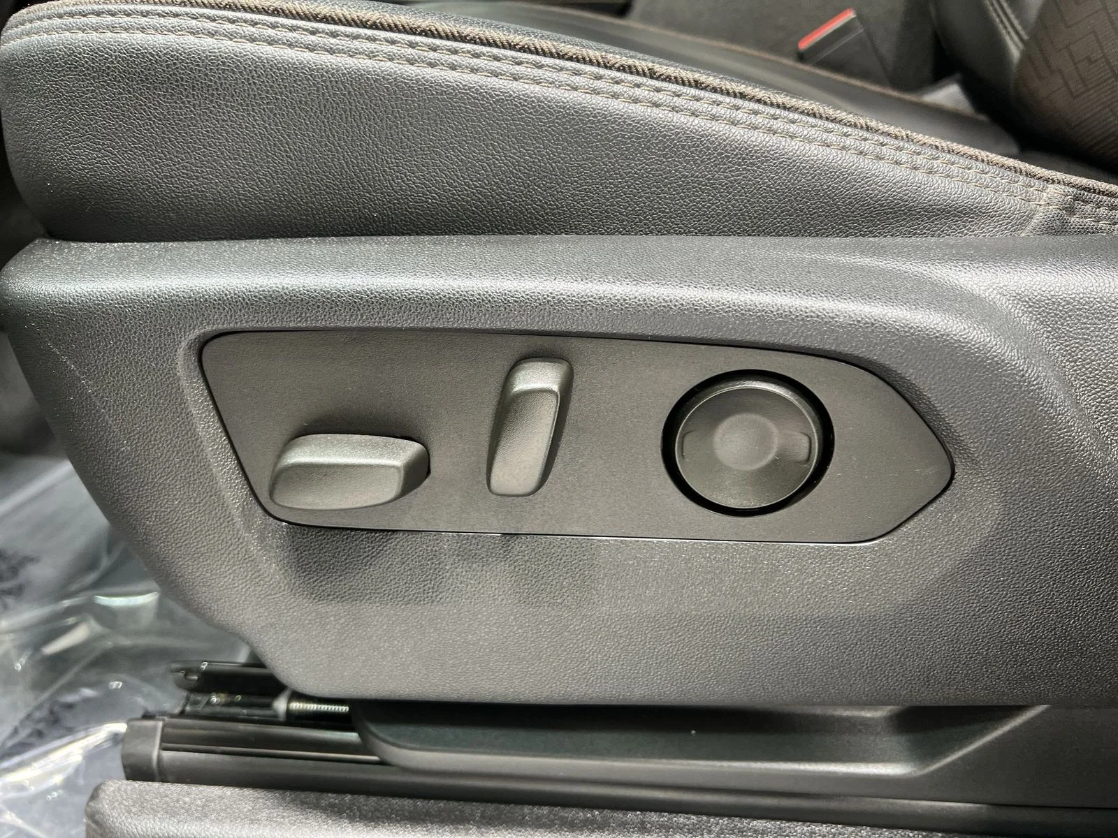 Used 2022 Gray Chevrolet High Country image 12