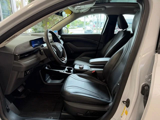 Used 2023 White Metallic Ford Premium image 9