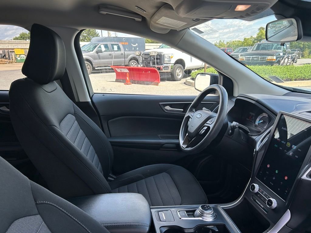 Used 2022 Silver Ford SE image 32