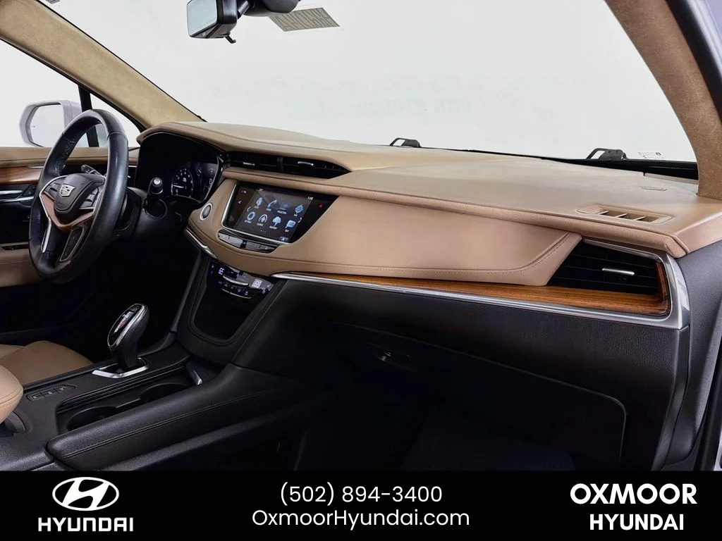 Used 2019 Crystal White Tricoat Cadillac Platinum AWD image 31