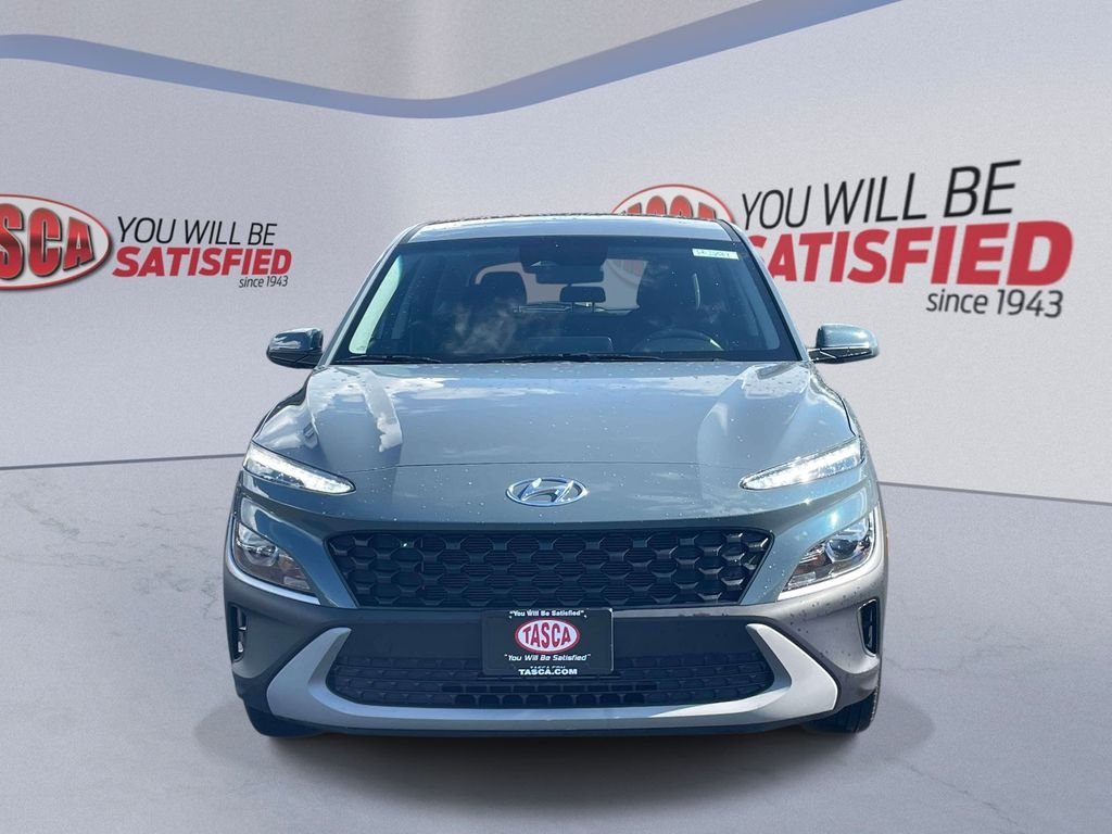 Used 2022 Green Hyundai SE image 2